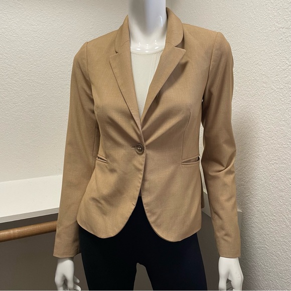 The Limited Collection Lightweight One Button Blazer in Camel Sz 0 - Picture 5 of 8